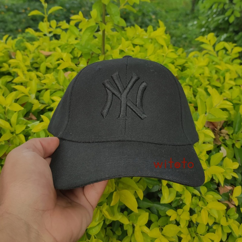 GORRA YANKEES NEGRA LOGO NEGRO